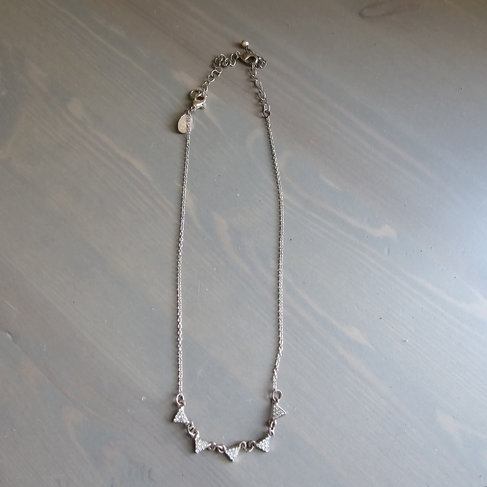 Chic Silver Necklace with Geometric Charms